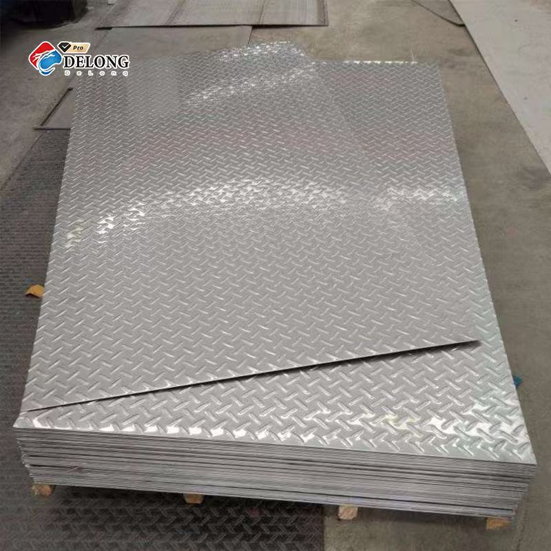 Stainless Steel Checkered Plate / Diamond Tread Anti Slip Plate 201 304 316L 2 Stainless steel checkered plate 201 304 316L for stair treads and flooring